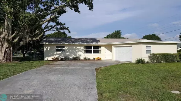 2325 SW 11th St, Boynton Beach, FL 33426