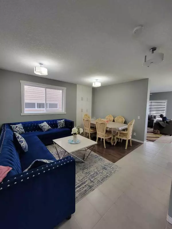 Calgary, AB T3J 0L2,323 Martin Crossing PL NE