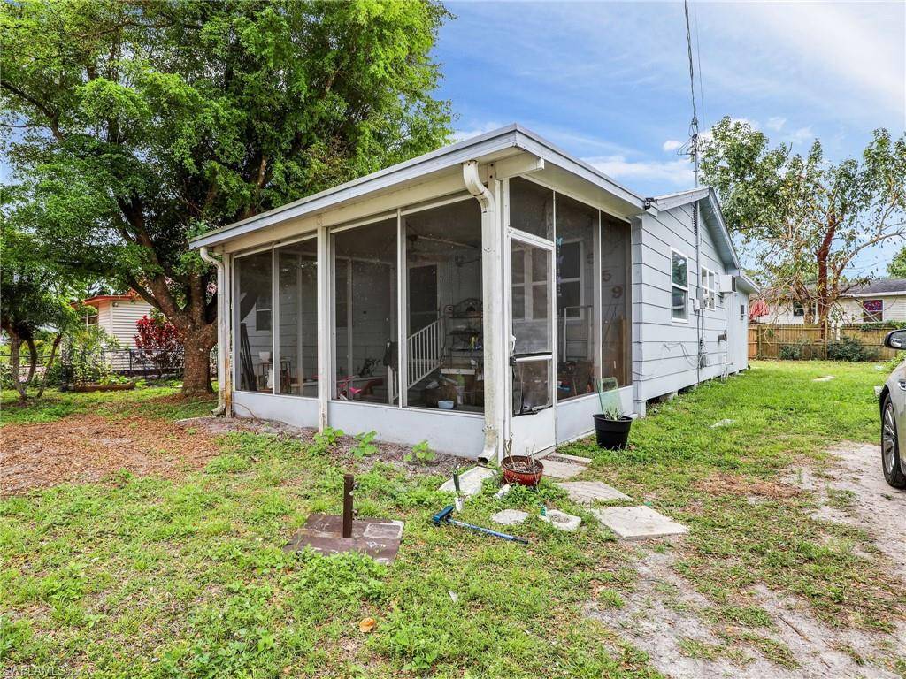North Fort Myers, FL 33903,559 Clark ST