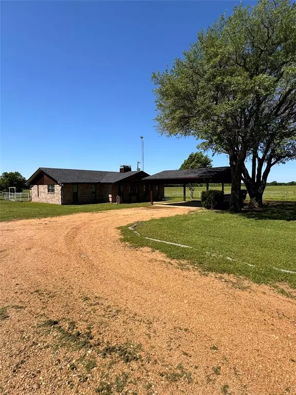 Bonham, TX 75418,352 County Road 1261