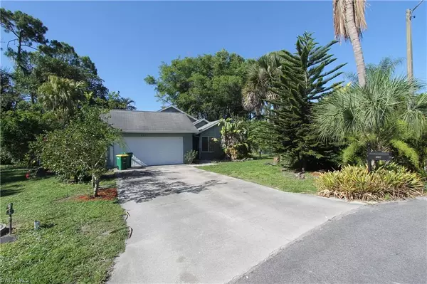 4007 Brush LN, Naples, FL 34112