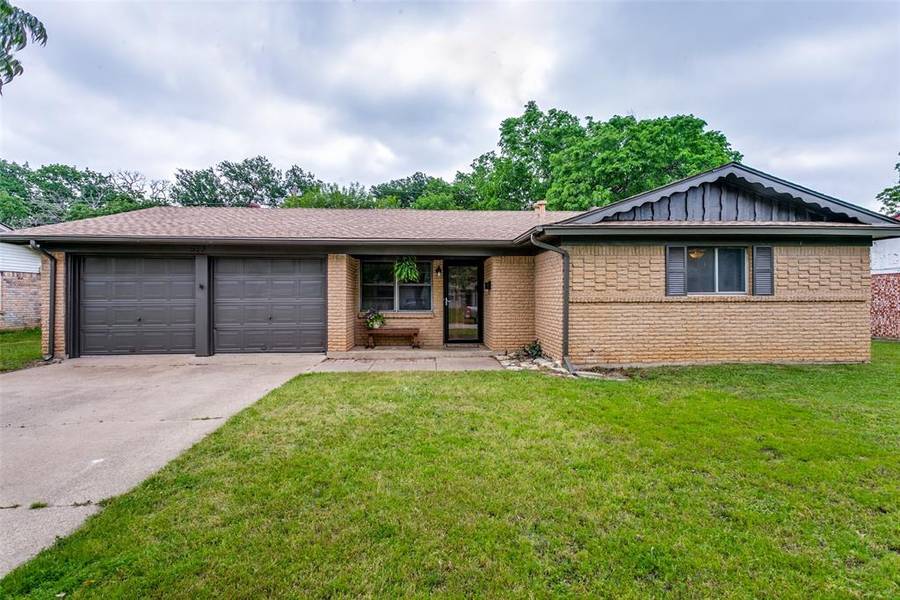 513 Henslee Drive, Euless, TX 76040