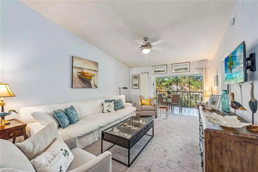 Naples, FL 34108,821 Gulf Pavilion DR 205