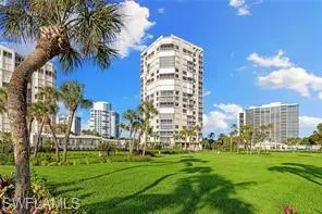 Naples, FL 34103,4041 Gulf Shore BLVD N 106