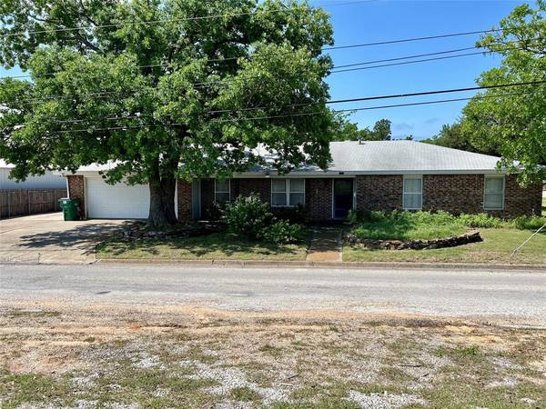 1004 Roach Street, Bowie, TX 76230