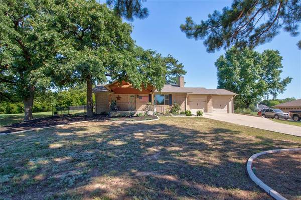 104 Kiowa Drive W, Lake Kiowa, TX 76240