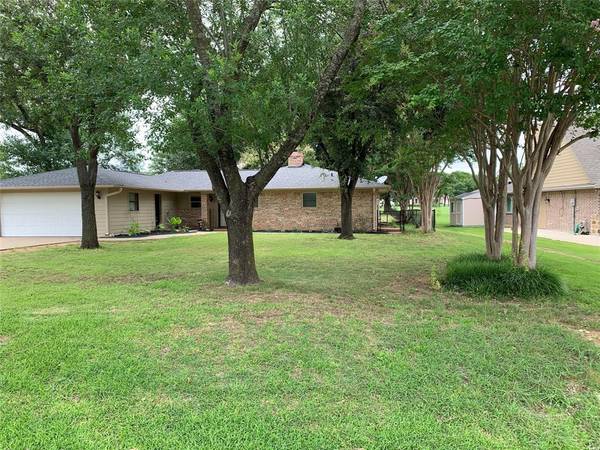 114 Kiowa Drive W, Lake Kiowa, TX 76240