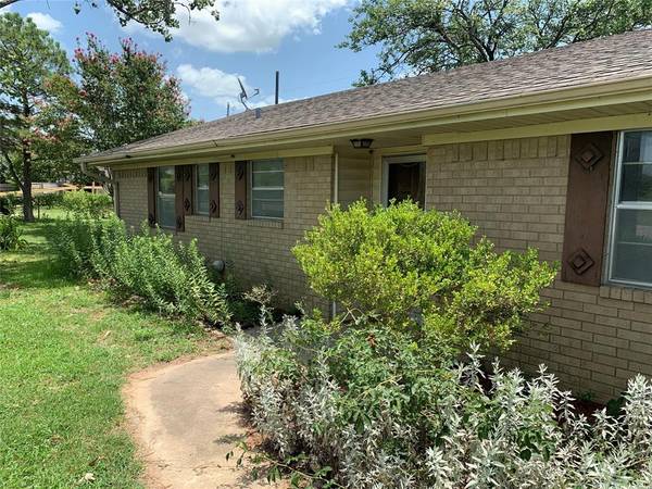 12053 W Highway 22,  Blooming Grove,  TX 76626