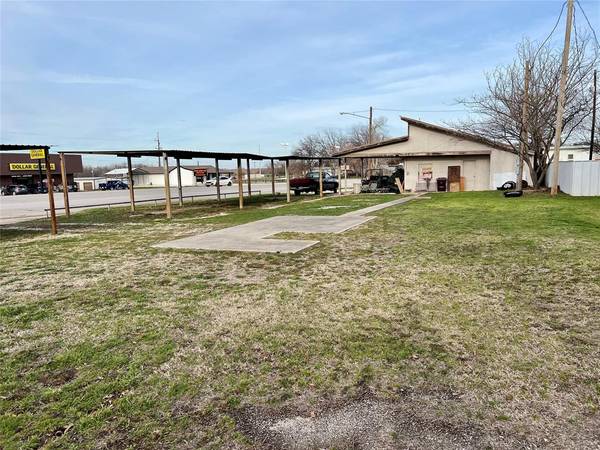 Nocona, TX 76255,508 E Highway 82