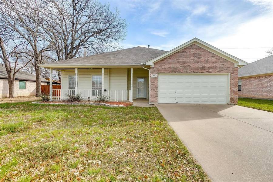 529 Lone Star Street, Joshua, TX 76058