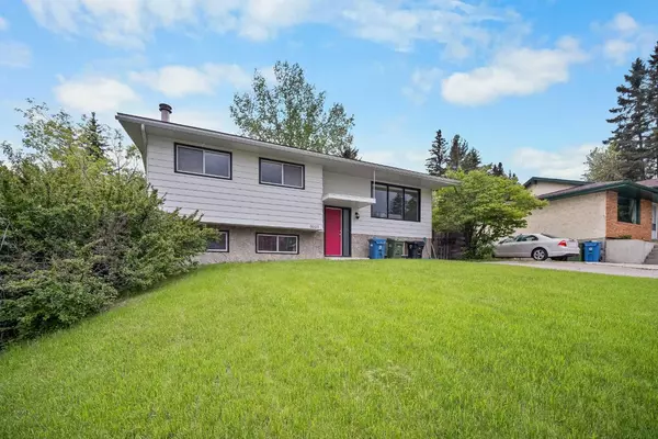 Calgary, AB T3A 1L3,6003 Dalford RD NW