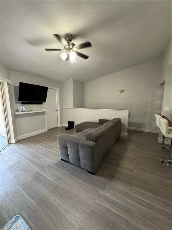 177 Santa Clara DR 14, Naples, FL 34104