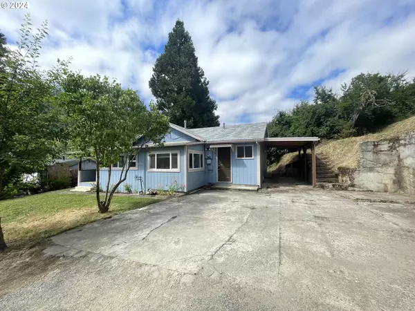 Canyonville, OR 97417,472 SW 4TH ST