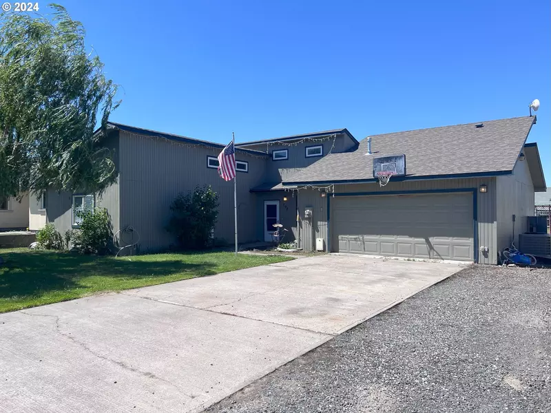 708 CHENOWITH ST, Umatilla, OR 97882