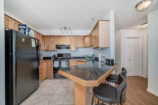 Calgary, AB T2T 1J5,1631 28 AVE SW #407