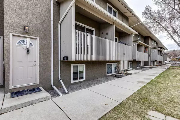 Calgary, AB T3B3P3,8112 36 AVE NW #34