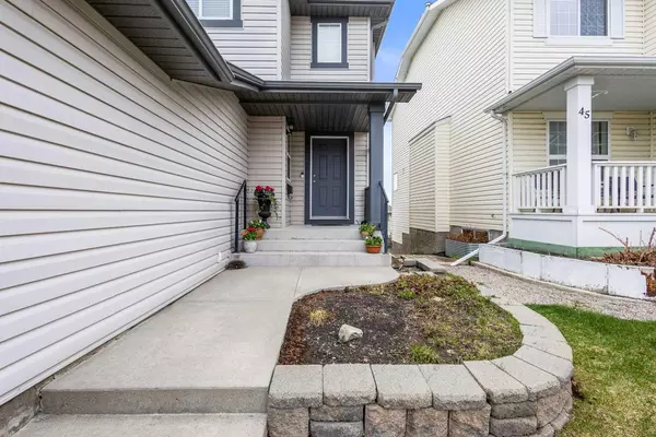 Calgary, AB T3G 5M9,49 Rockyledge CRES NW