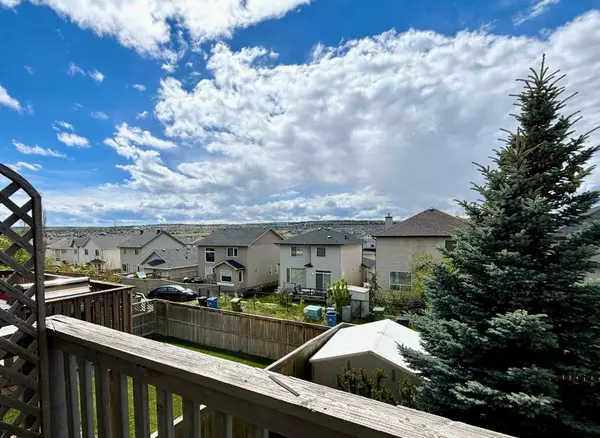 Calgary, AB T3P 1C3,45 Evansmeade WAY NW