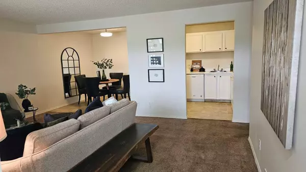 Calgary, AB T2W5K3,11025 24 ST SW