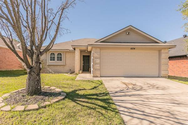 1074 Roundrock Drive, Saginaw, TX 76179