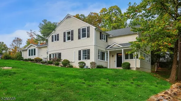 55 Pheasant Hill Dr, Bernardsville Boro, NJ 07924