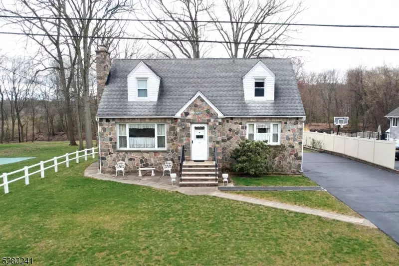 76 Grove St, Wanaque Boro, NJ 07465