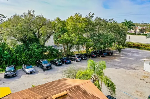 Bonita Springs, FL 34134,27831-835 Tamiami TRL