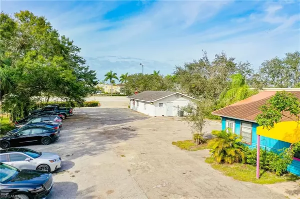 Bonita Springs, FL 34134,27831-835 Tamiami TRL