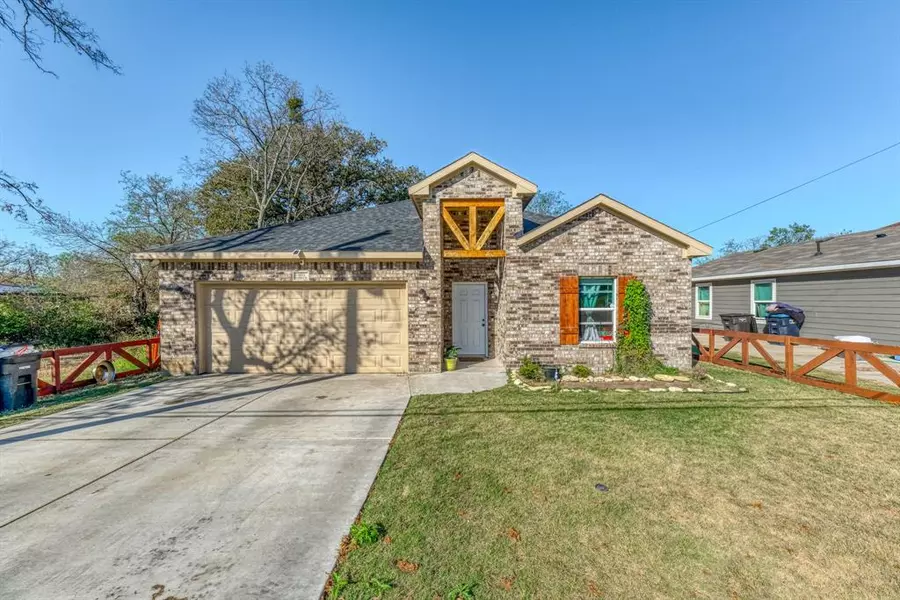 1512 Lindsey Street, Fort Worth, TX 76105