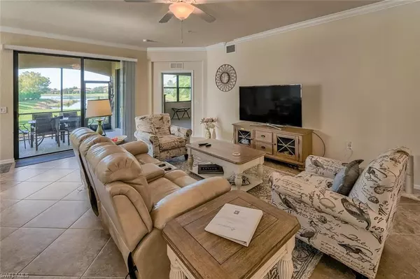 9512 Napoli LN 101, Naples, FL 34113