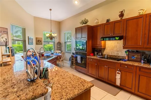 Naples, FL 34119,6135 Montelena CIR 3104