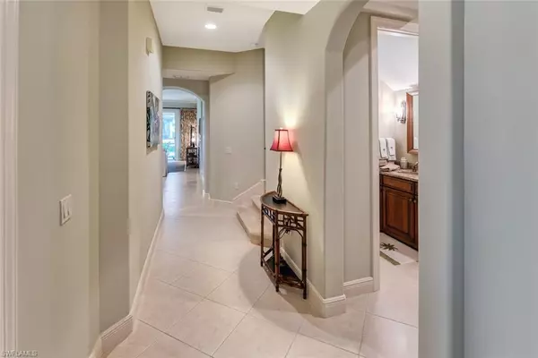 Naples, FL 34119,6105 Montelena CIR 6102