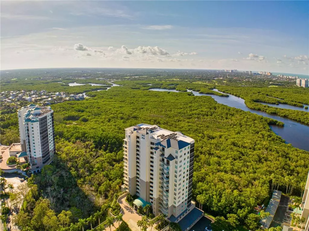 Naples, FL 34110,425 Cove Tower DR 1201