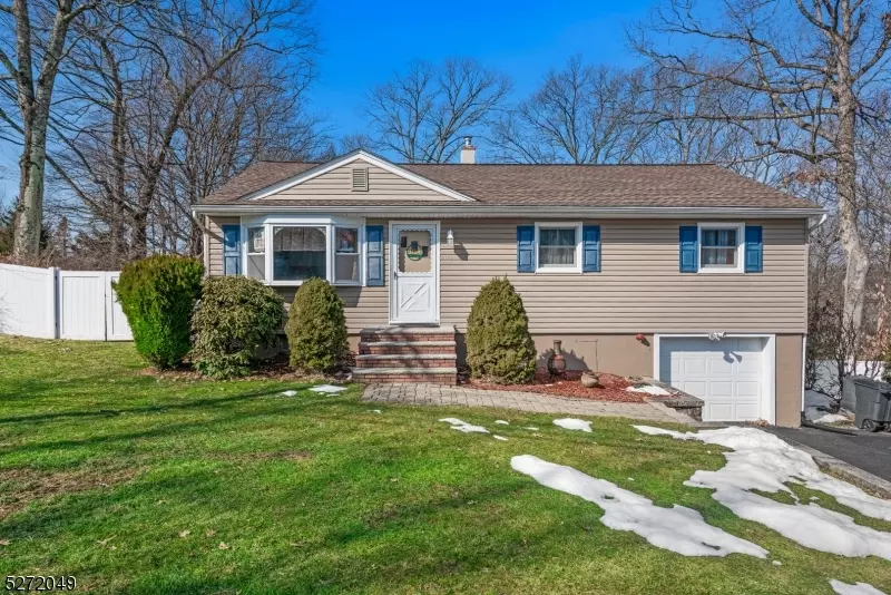 Hopatcong Boro, NJ 07843,41 Holiday Dr