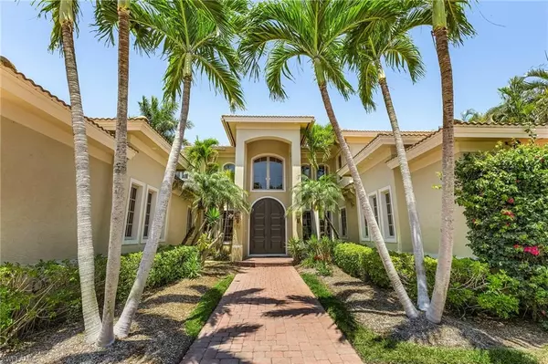 401 Hawser LN, Naples, FL 34102