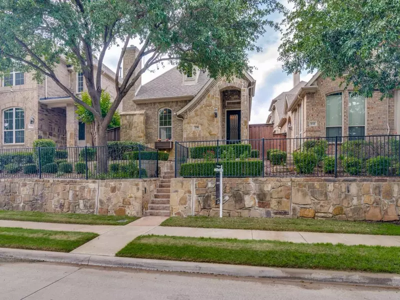 230 Carrington Lane, Lewisville, TX 75067