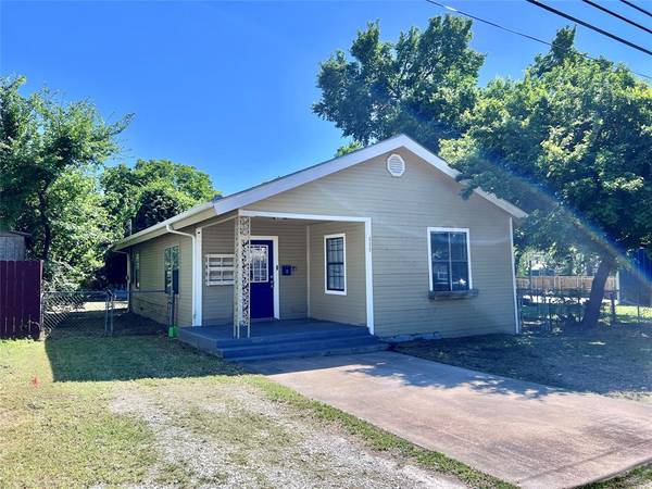 111 W 1st Street, Weatherford, TX 76086