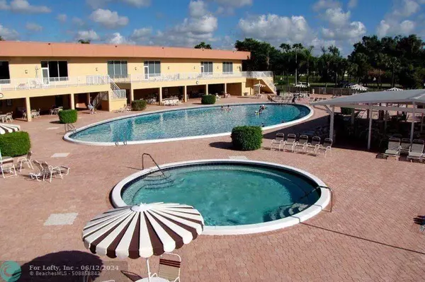 Delray Beach, FL 33484,15496 Lakes Of Delray Blvd  #103