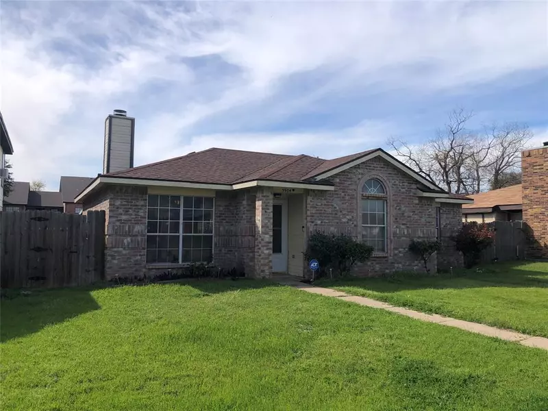 5904 Royalcrest Drive, Arlington, TX 76017