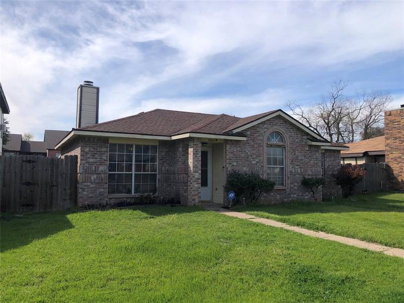 5904 Royalcrest Drive, Arlington, TX 76017