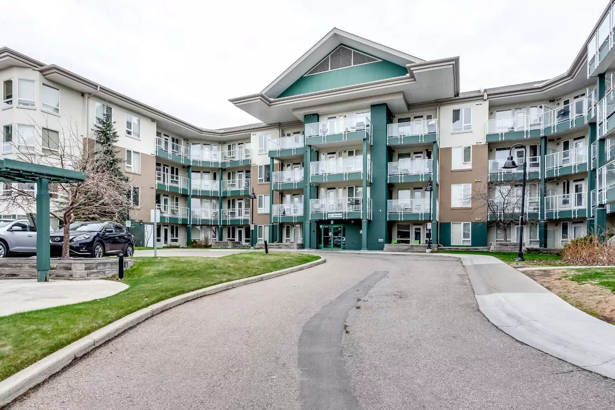 Calgary, AB T2L 0Y2,3111 34 AVE NW #210