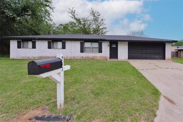 241 Alicia Street, Bowie, TX 76230