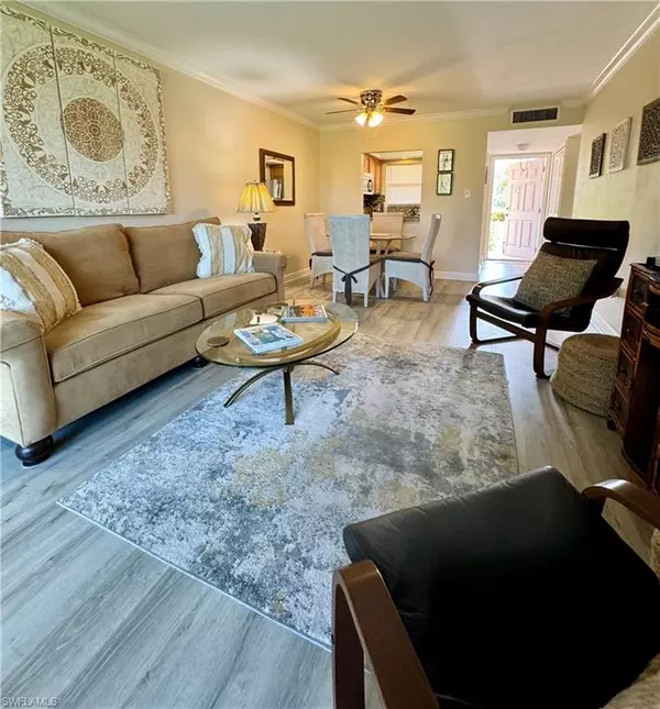 300 Forest Lakes BLVD 105, Naples, FL 34105