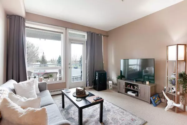 Calgary, AB T2L 0Y2,3111 34 AVE NW #210