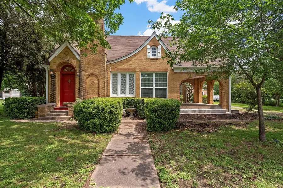 402 N Waco Avenue, Dawson, TX 76639