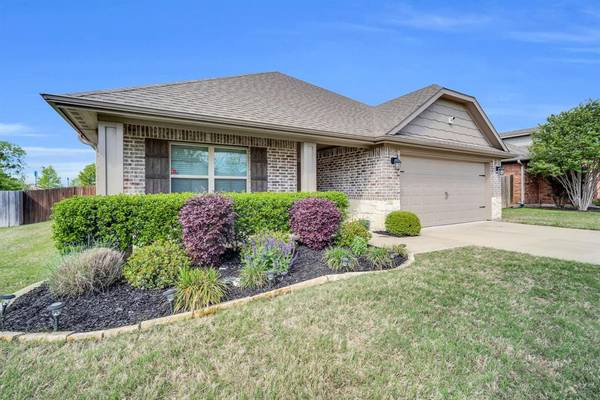 205 Baker Drive, Ennis, TX 75119