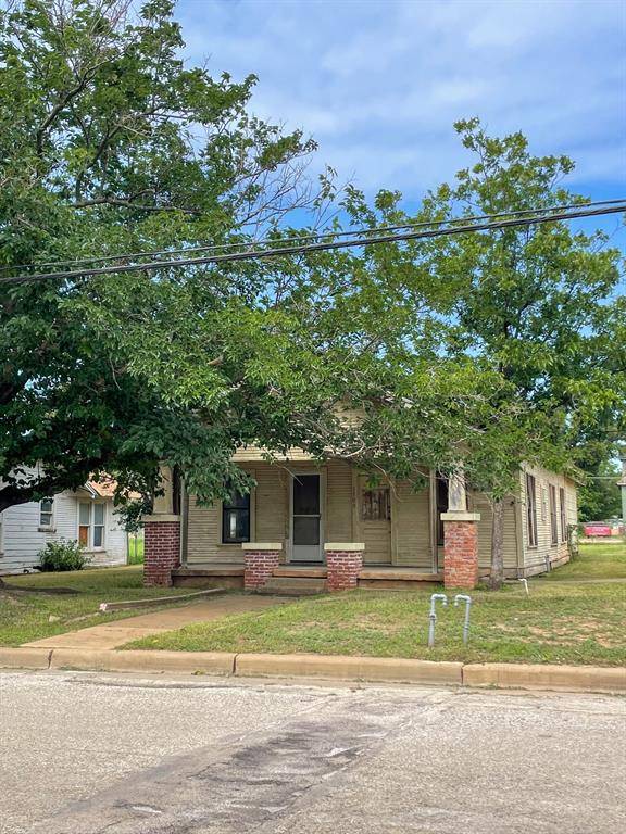 1709 S Blackburn,  Brady,  TX 76825