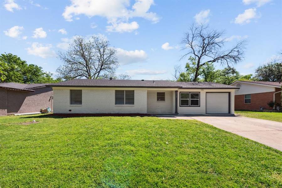 2118 Brookshire Street, Arlington, TX 76010