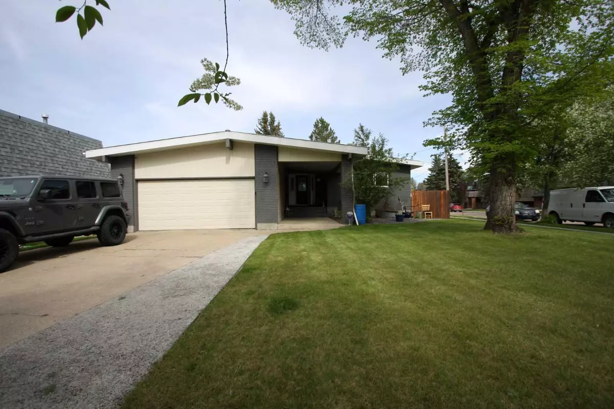 Camrose, AB T4V 2K3,33 Grand Park CRES