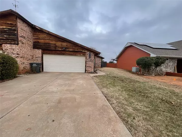 133 Rawlings Drive, Clinton, OK 73601